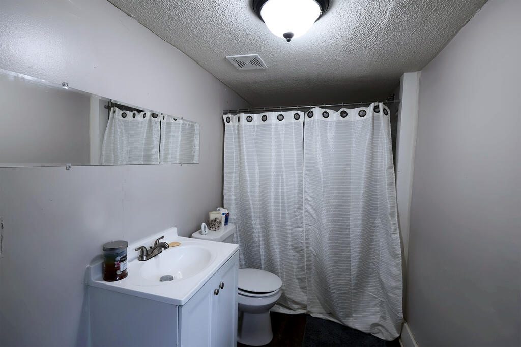 271 E First St Property Photo 10