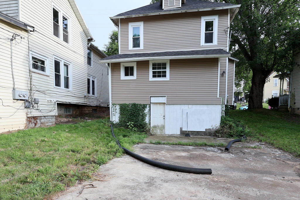 271 E First St Property Photo 12