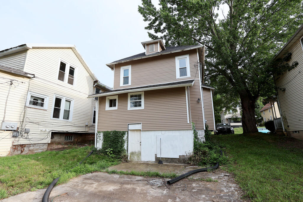 271 E First St Property Photo 13