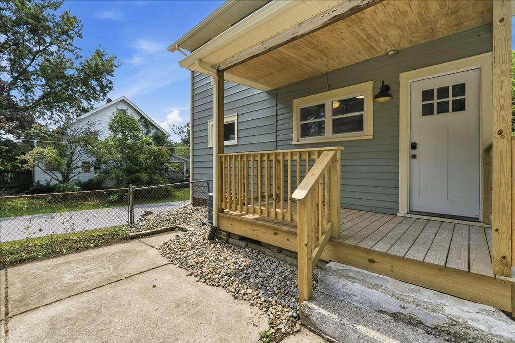 297 Vennum Avenue Property Photo 6