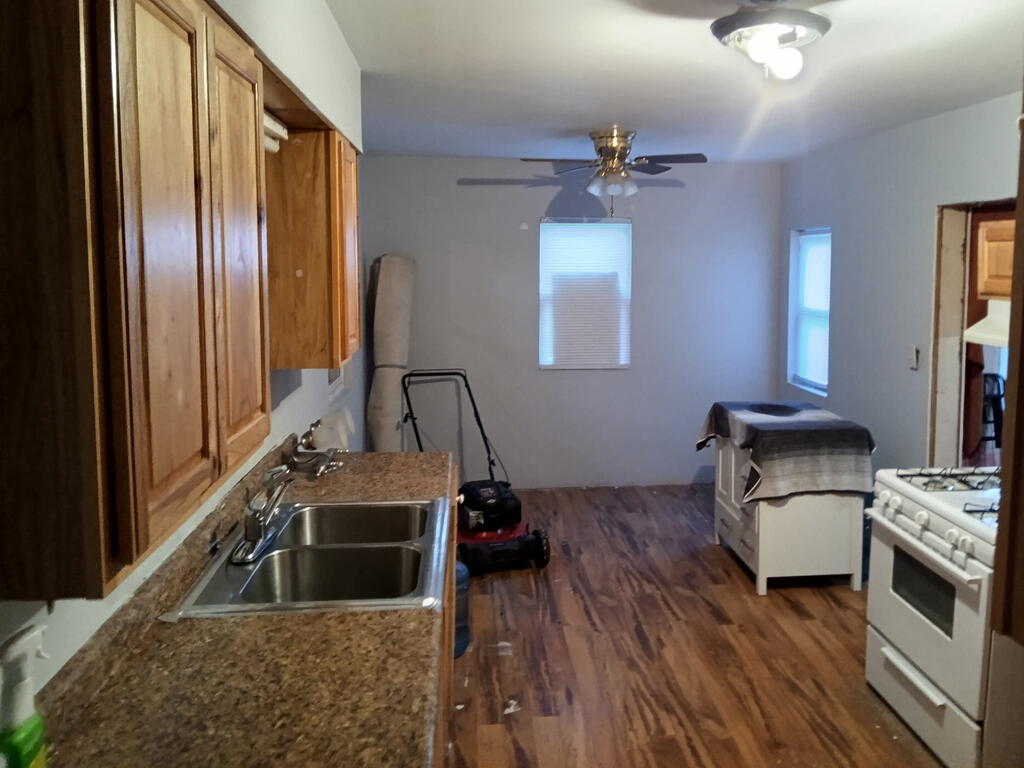 101 E Main Street Property Photo 5