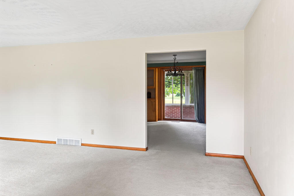 1131 Monterey Dr Property Photo 5