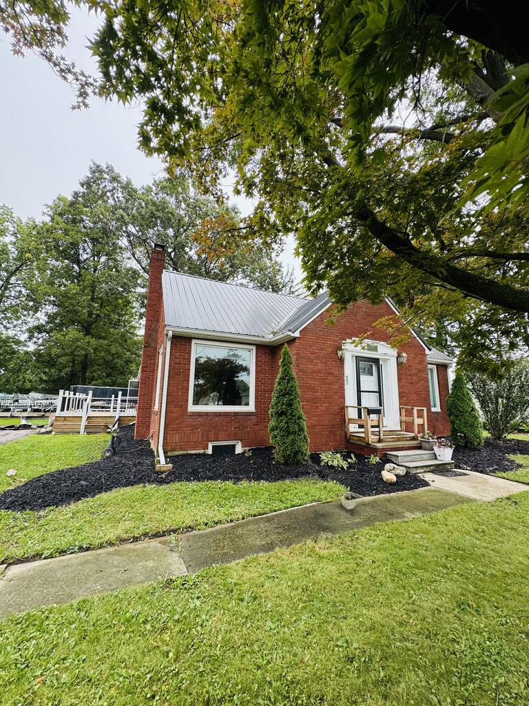805 Maplewood Property Photo 2