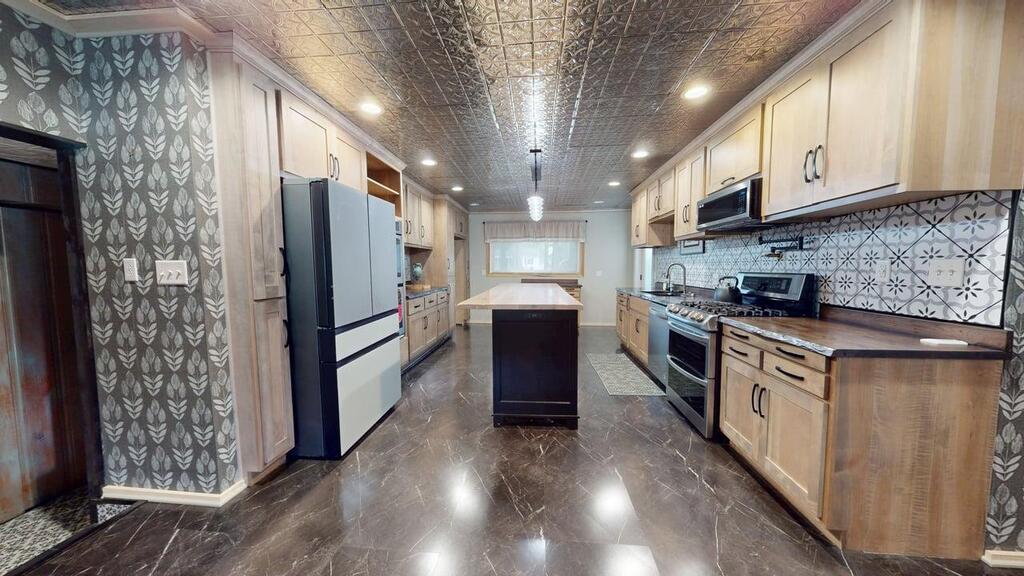 805 Maplewood Property Photo 9
