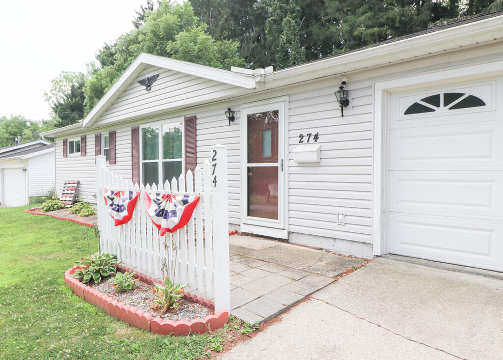 274 Cliffbrook Property Photo 4