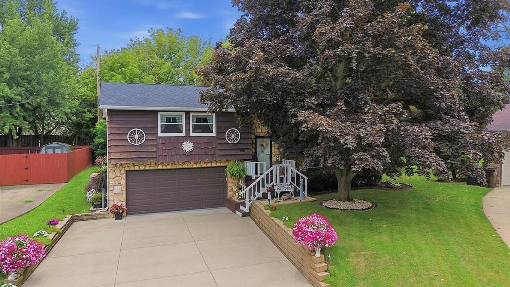 2066 Willowood Dr Property Photo 1