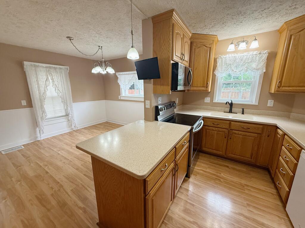 91.5 Fitting Ave Property Photo 6