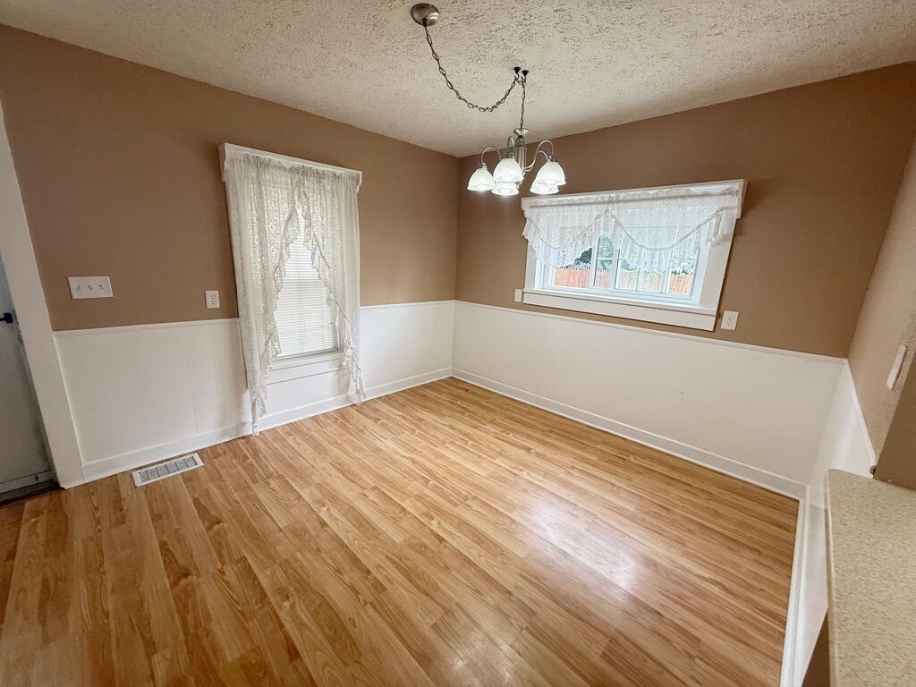 91.5 Fitting Ave Property Photo 7
