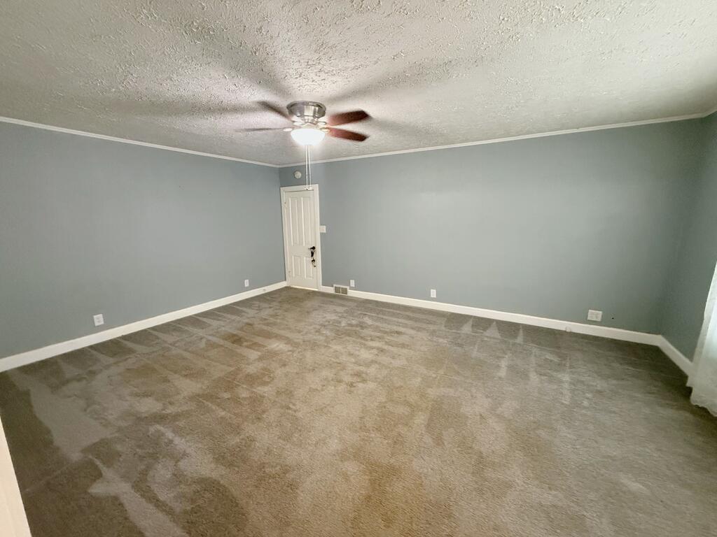 91.5 Fitting Ave Property Photo 8