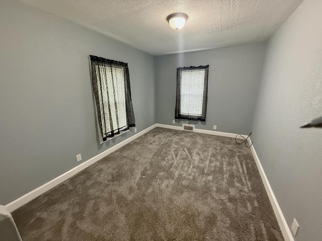 91.5 Fitting Ave Property Photo 9