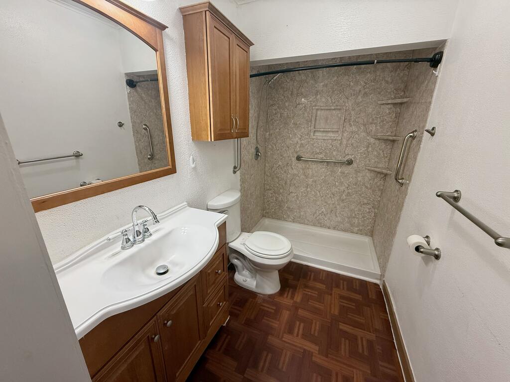91.5 Fitting Ave Property Photo 12