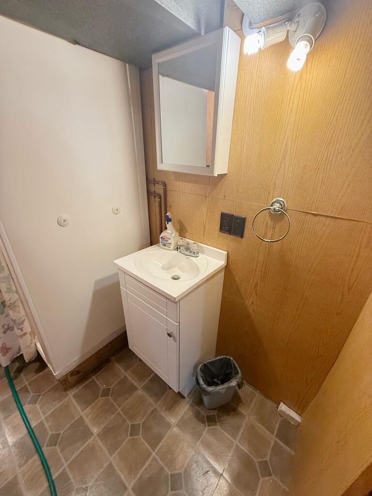 91.5 Fitting Ave Property Photo 17