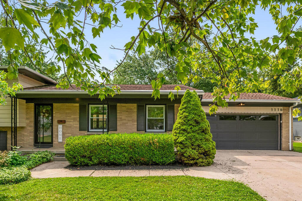 1116 Devonwood Dr Property Photo 3