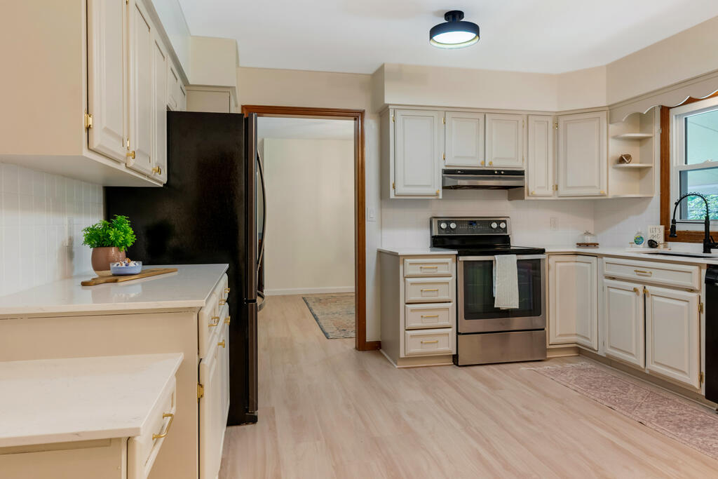 1116 Devonwood Dr Property Photo 12