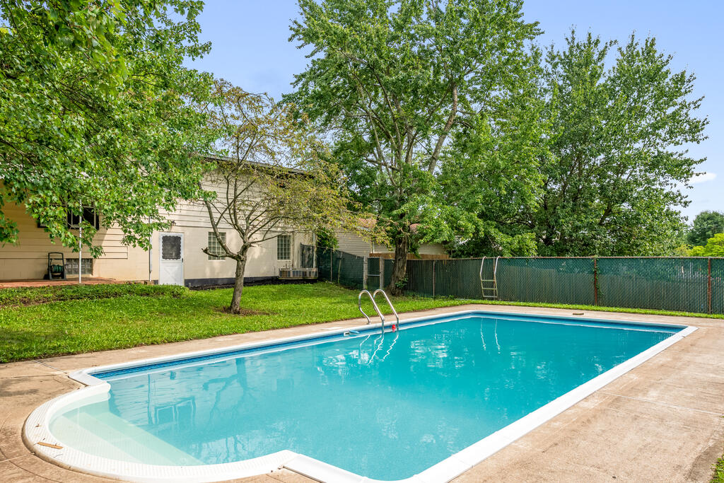 1116 Devonwood Dr Property Photo 32