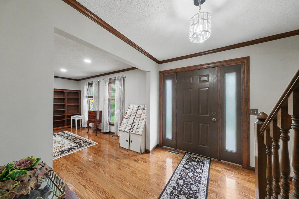 1300 Cedarlawn Ct Property Photo 2