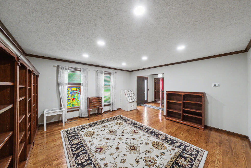 1300 Cedarlawn Ct Property Photo 4