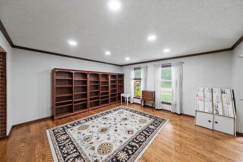 1300 Cedarlawn Ct Property Photo 5