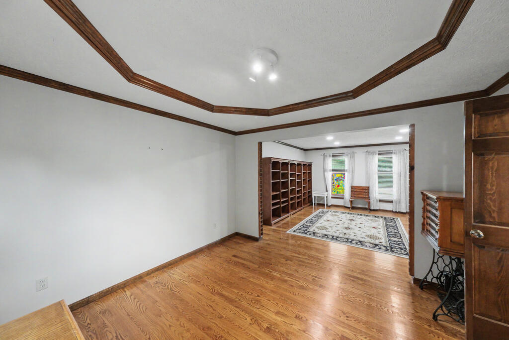 1300 Cedarlawn Ct Property Photo 6