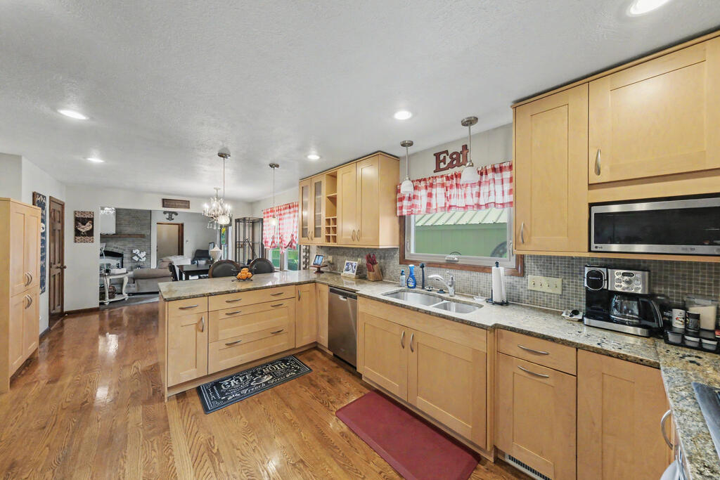 1300 Cedarlawn Ct Property Photo 11