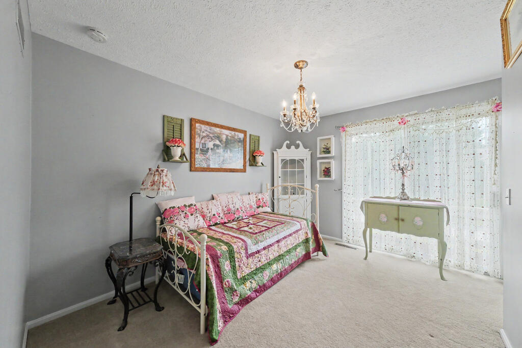 1300 Cedarlawn Ct Property Photo 28