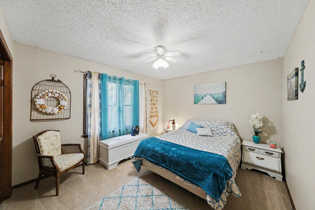 1300 Cedarlawn Ct Property Photo 32