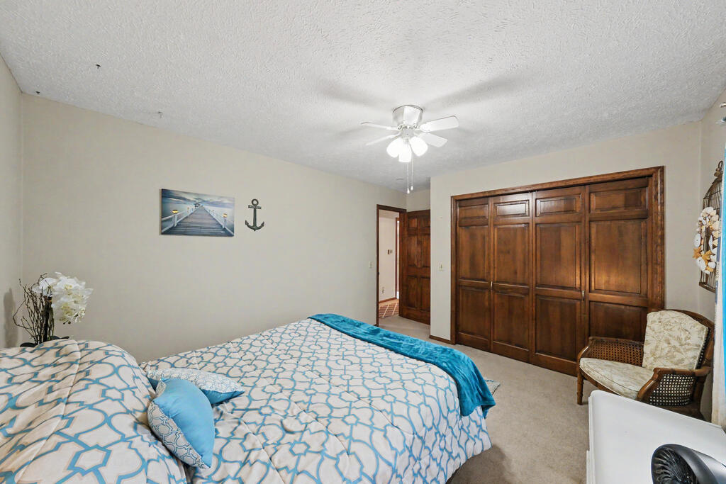 1300 Cedarlawn Ct Property Photo 33