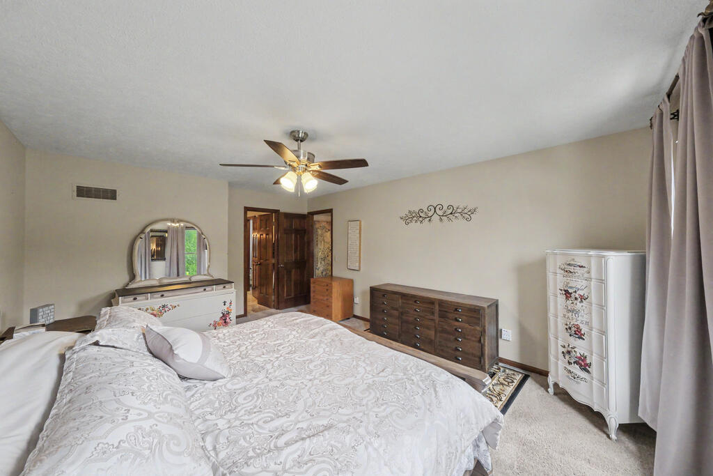 1300 Cedarlawn Ct Property Photo 37