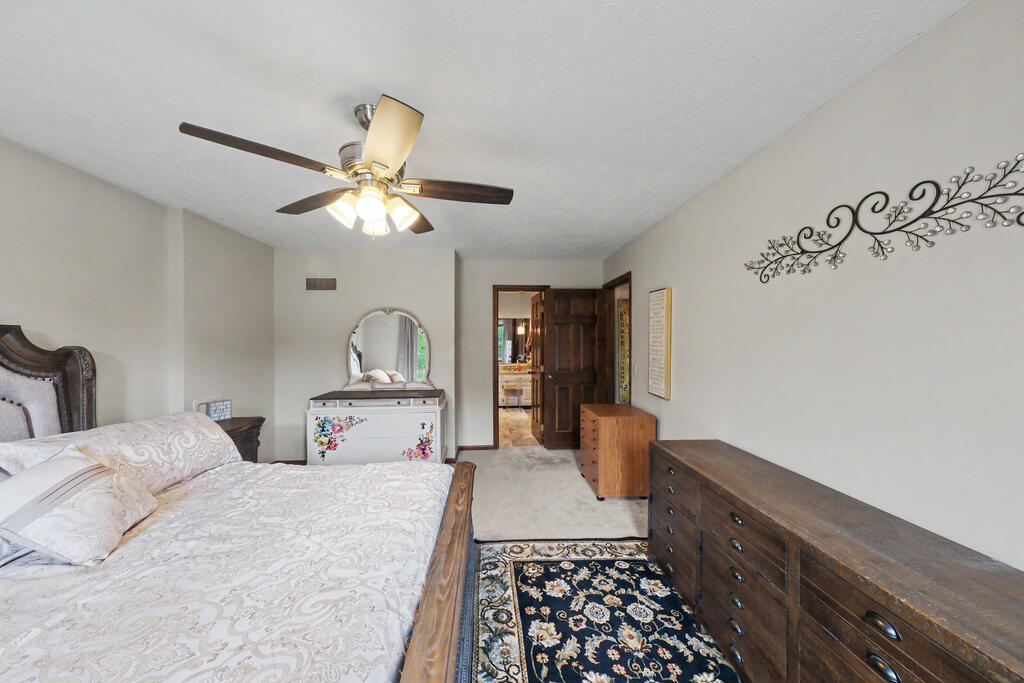 1300 Cedarlawn Ct Property Photo 38