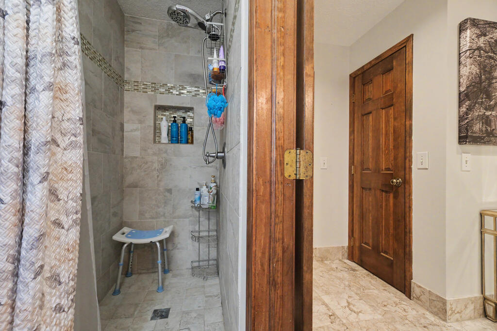 1300 Cedarlawn Ct Property Photo 41