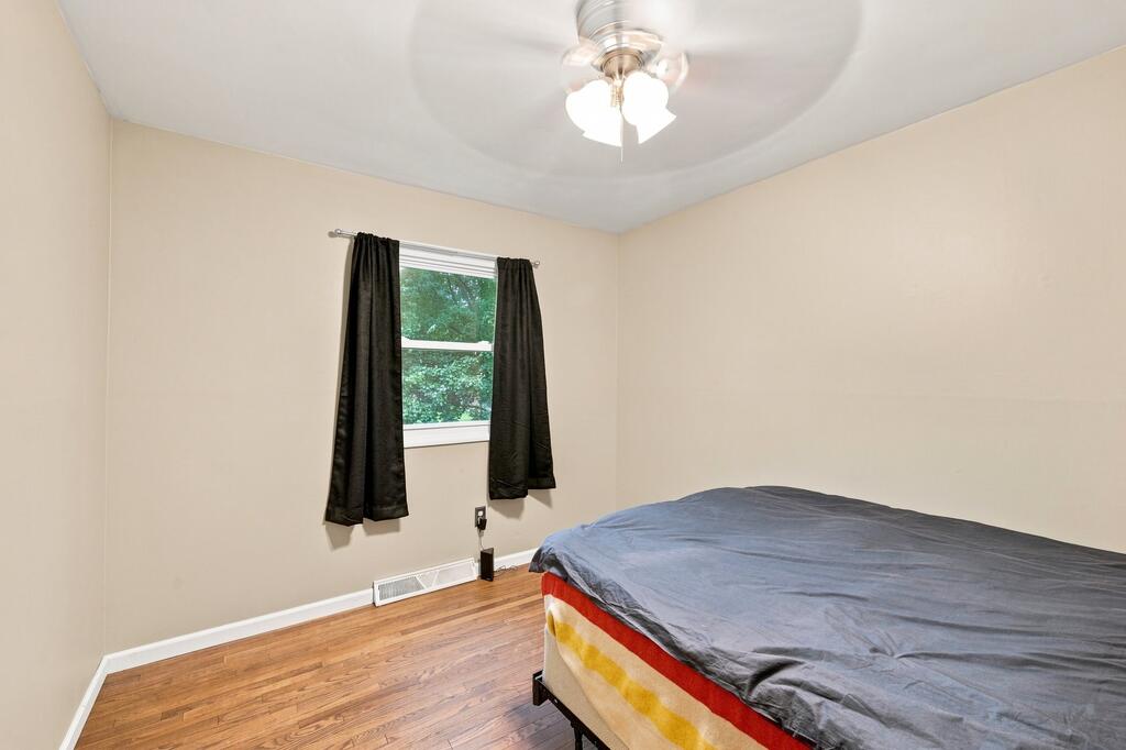 951 Thomas Dr Property Photo 12