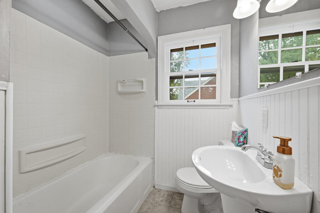 512 Glendale Blvd Property Photo 7