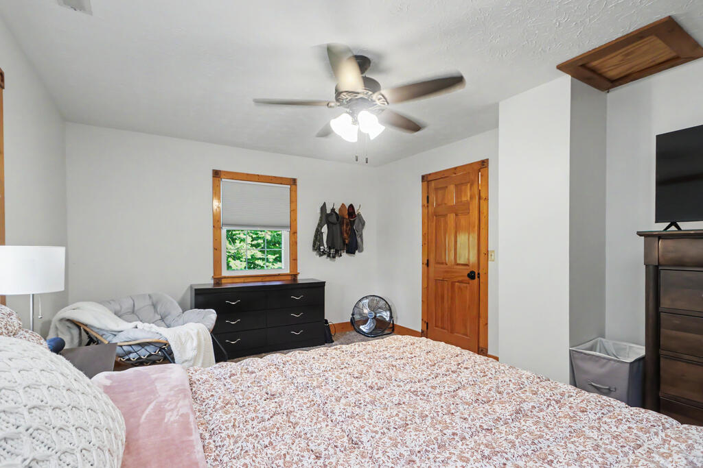1032 County Road 2256 Property Photo 37