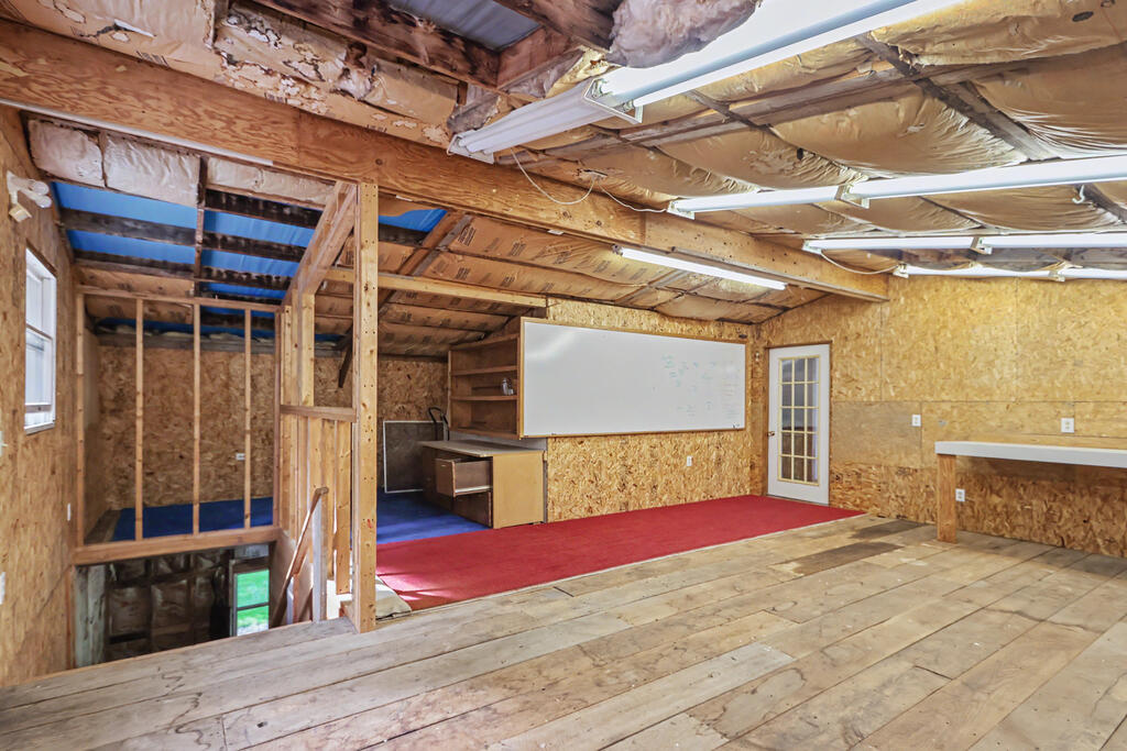 1032 County Road 2256 Property Photo 68
