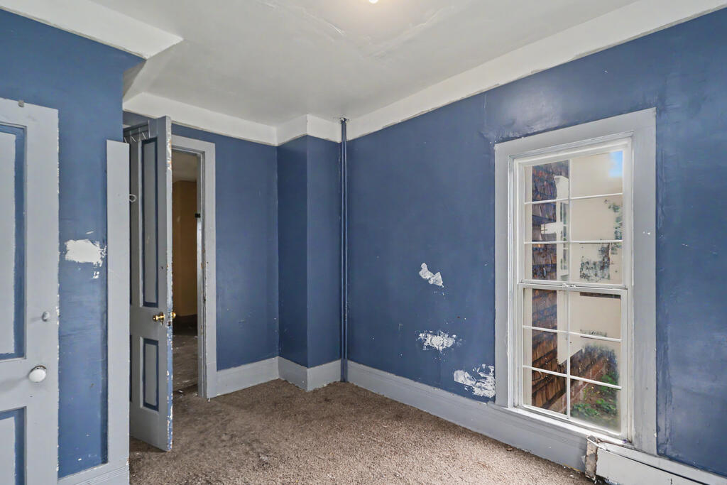 24 E Emerald Street Property Photo 9
