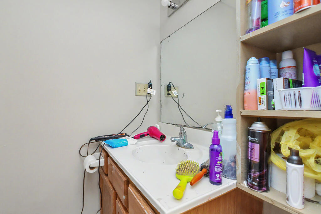24 E Emerald Street Property Photo 36