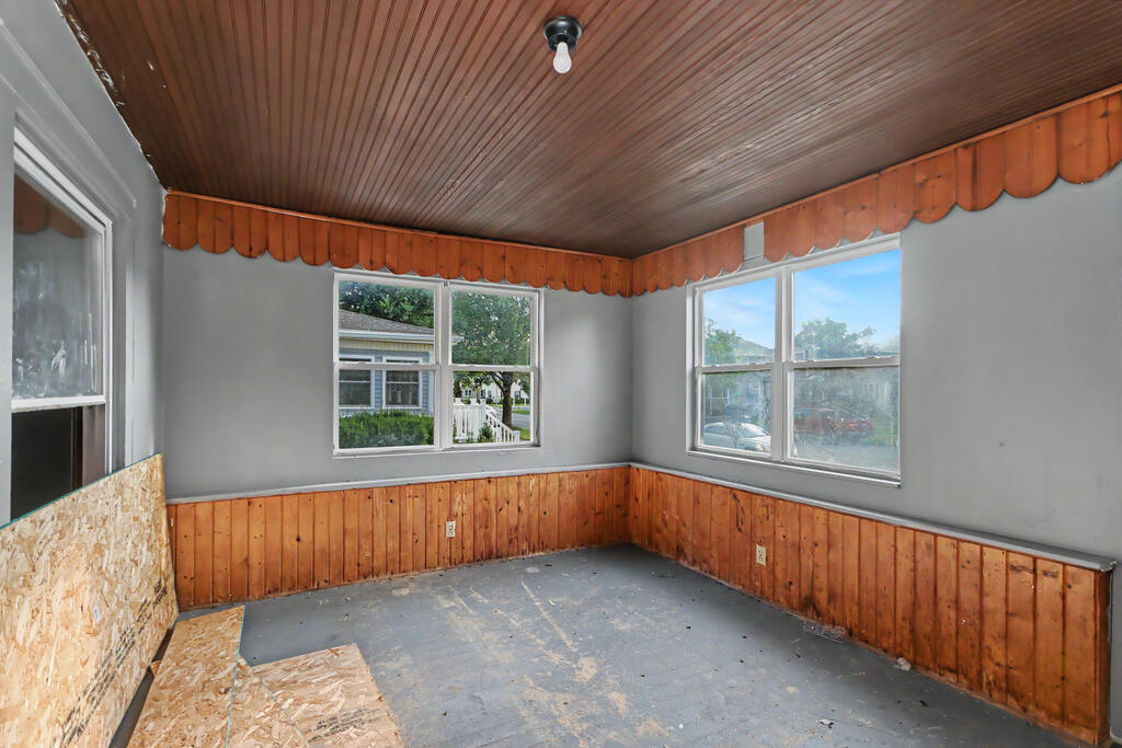24 E Emerald Street Property Photo 67