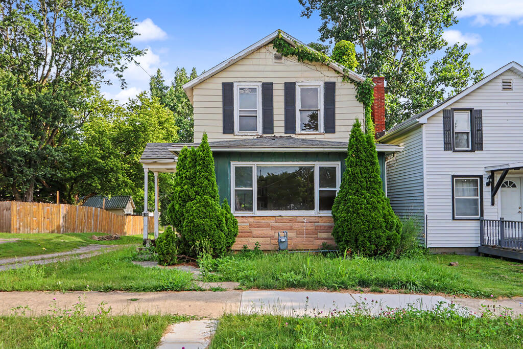 219 Spring Street Property Photo 1