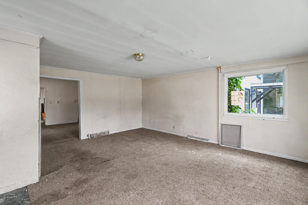 219 Spring Street Property Photo 2