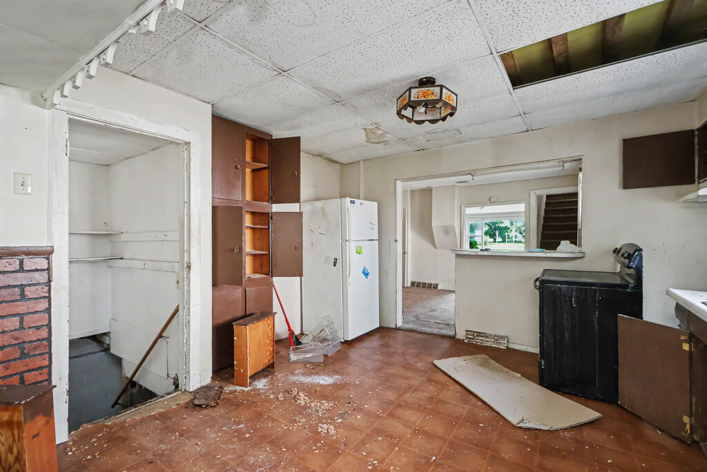 219 Spring Street Property Photo 8