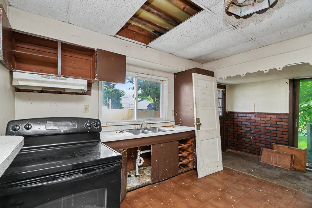 219 Spring Street Property Photo 11