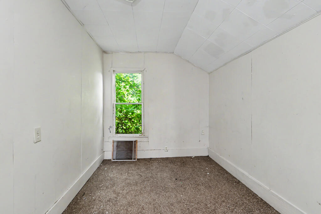 219 Spring Street Property Photo 15