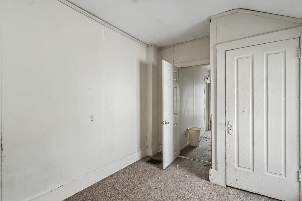 219 Spring Street Property Photo 18