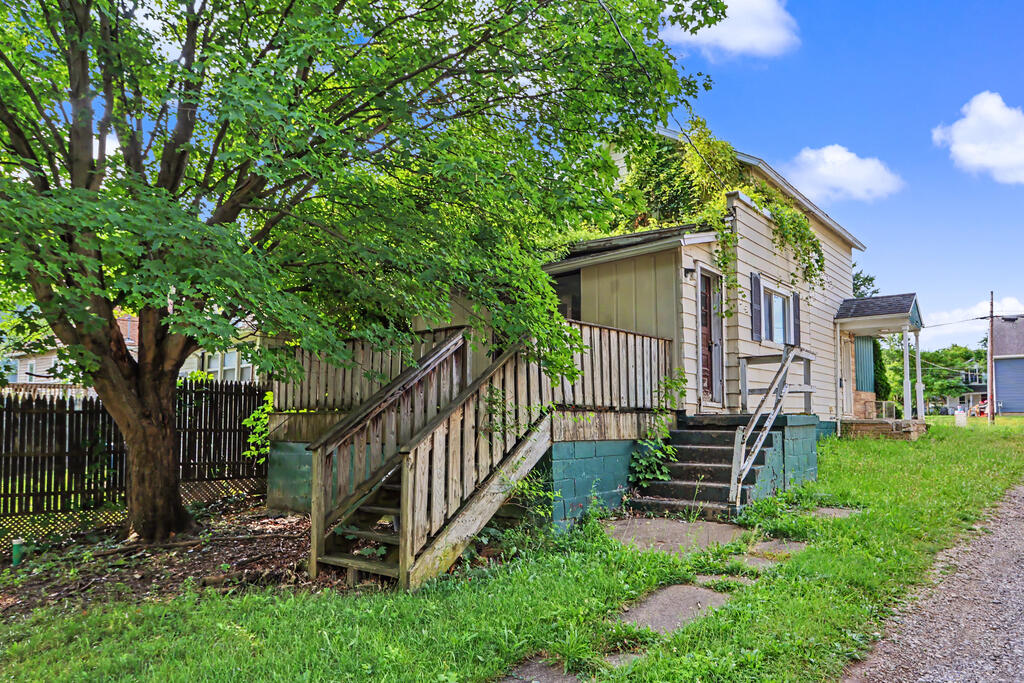 219 Spring Street Property Photo 19