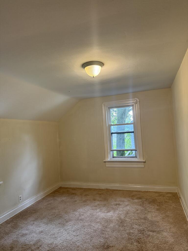 643 W Third St Property Photo 7