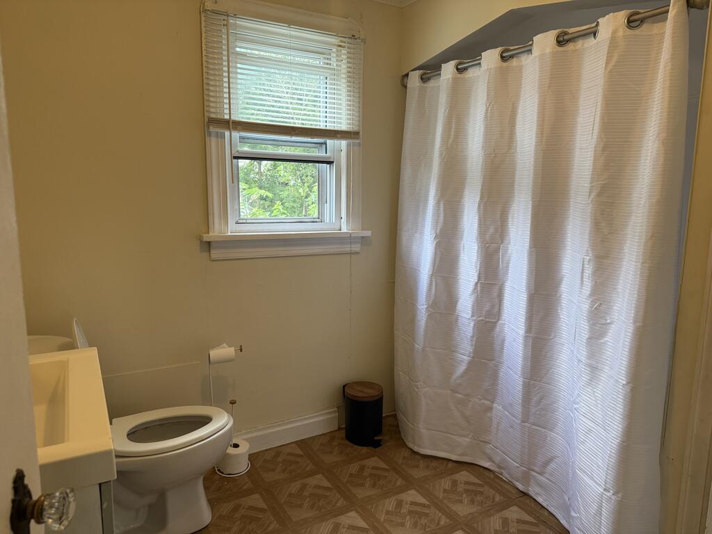 643 W Third St Property Photo 9