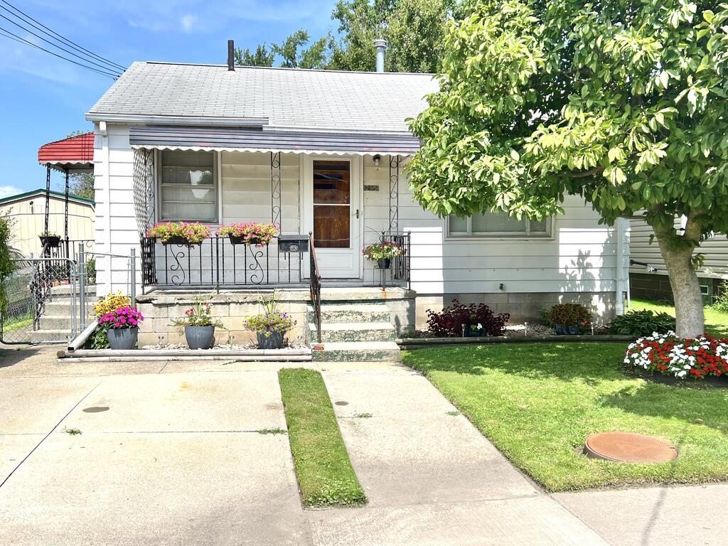 295 Grace St Property Photo 1