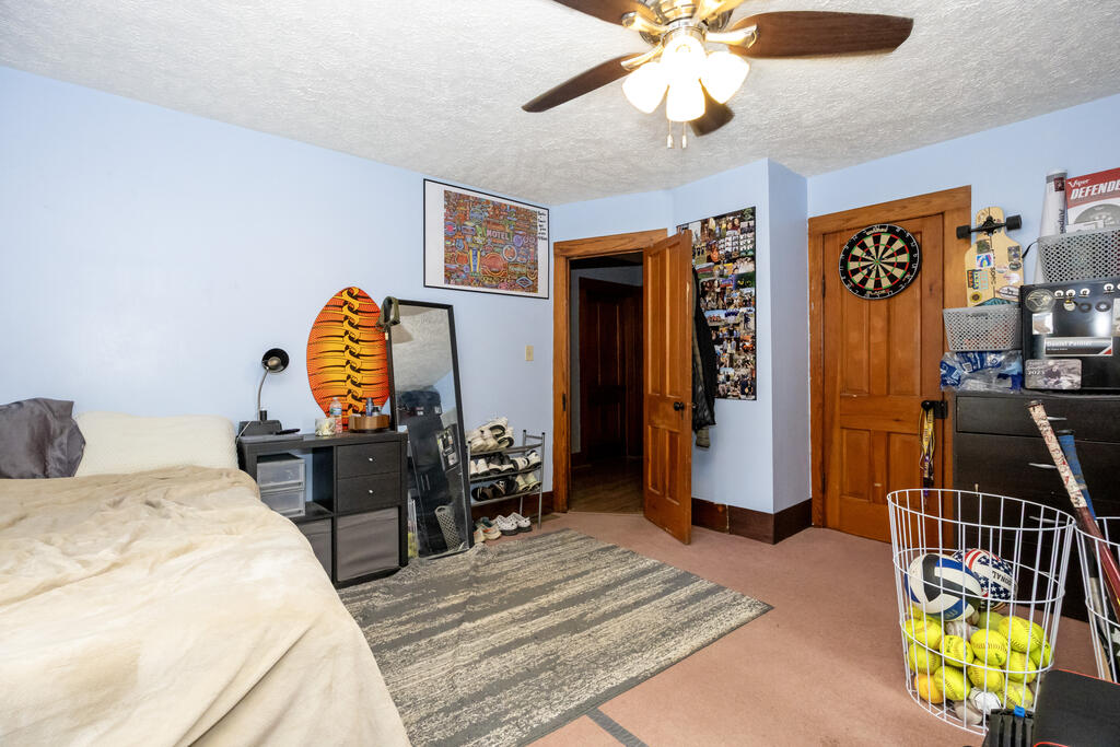 125 E Walnut St Property Photo 19