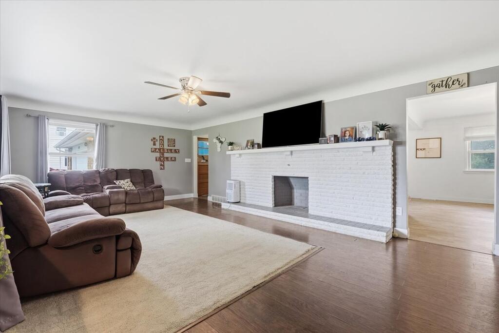 340 W Broadway St. Property Photo 3