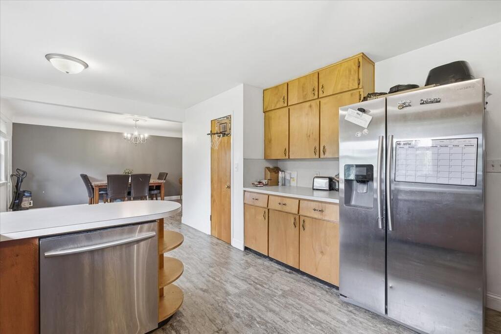340 W Broadway St. Property Photo 8